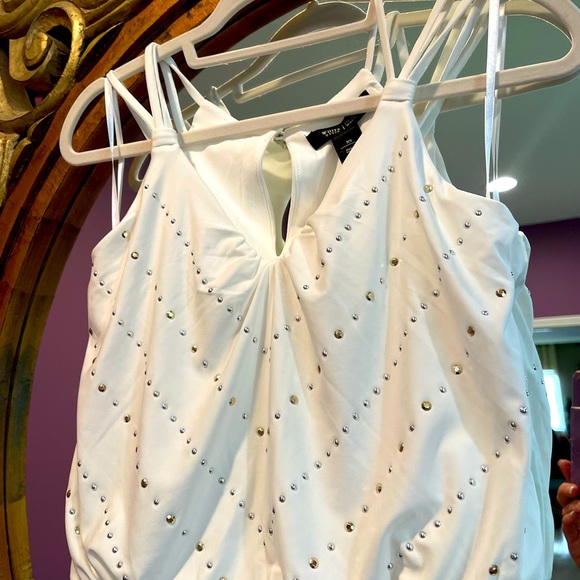 White House black market nwt xs white v neck dress gold silver - Picture 3 of 10